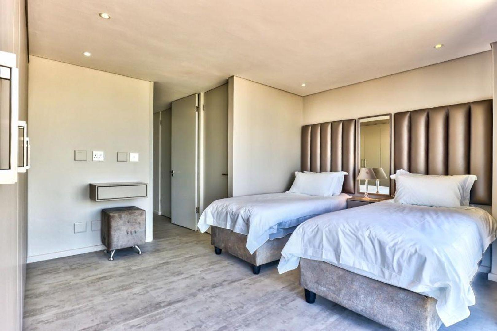 4 Bedroom Property for Sale in Bloubergrant Western Cape